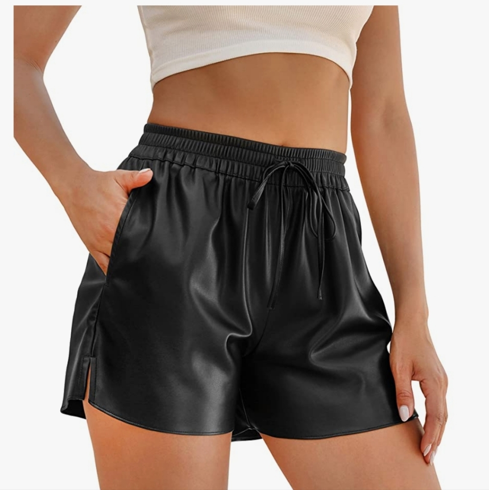 NWT black faux leather shorts La Miura